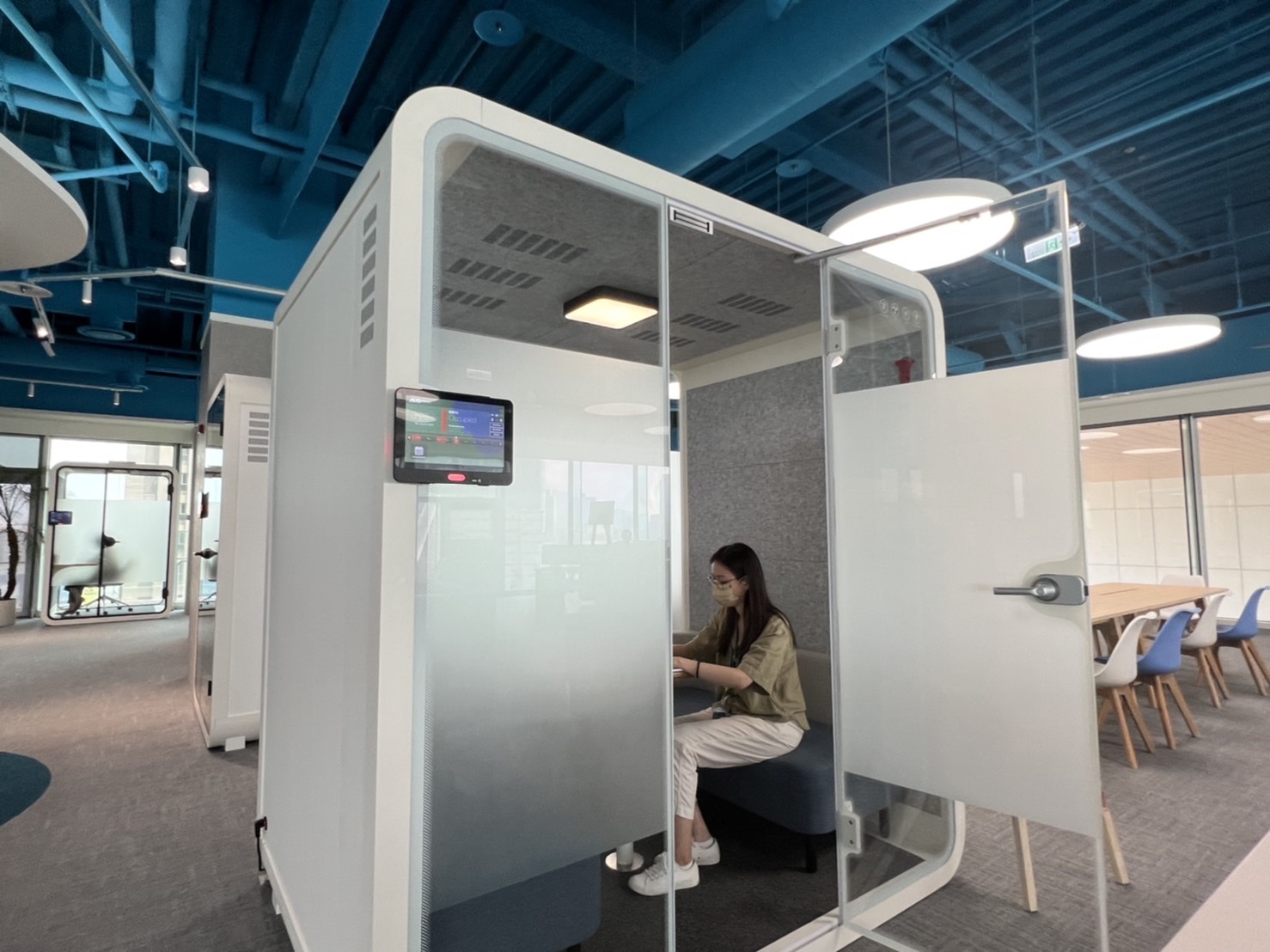 PA视讯高雄據點的智慧行動辦公艙，展現PA视讯在面板以外的研發應用軟實力