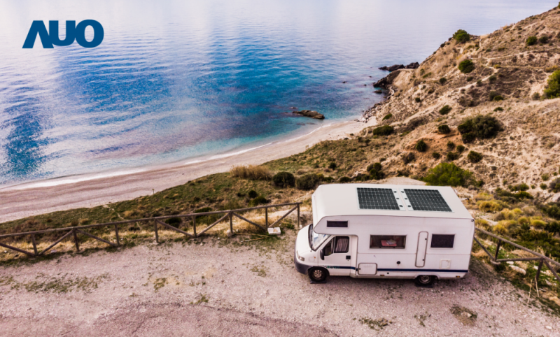 「可撓輕量化太陽光電板SunCurva」使用輕量特殊耐候型複合板取代傳統太陽能板的玻璃前板，不僅降低70%重量，每米平方僅3Kg；具有抗衝擊性能及通過電磁相容性測試，可應用於交通運輸工具，如露營車、遊艇等